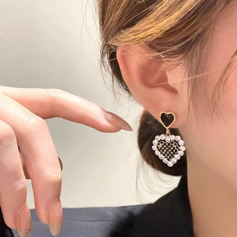 Korean Premium Zirconia Black Heart Drop Earring3