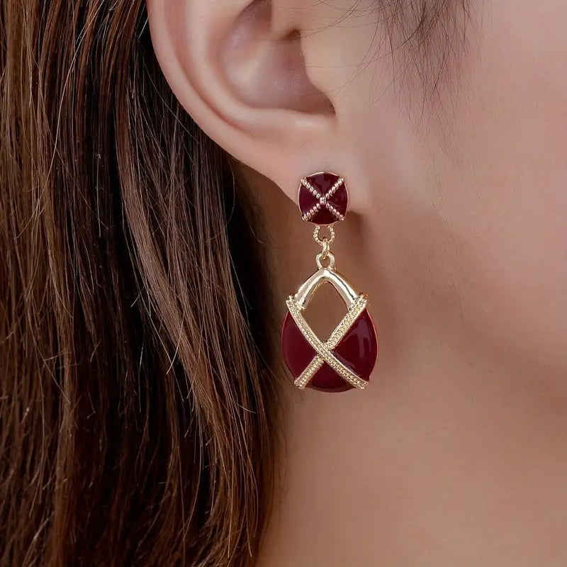 Korean Exquisite and elegant geometric earrings with a touch of luxury