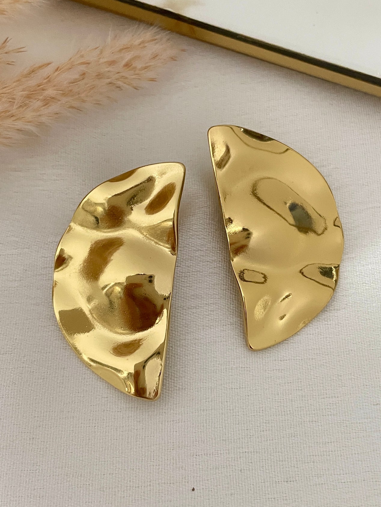 Anti-Tarnish Premium Eclipse ear studs Earring