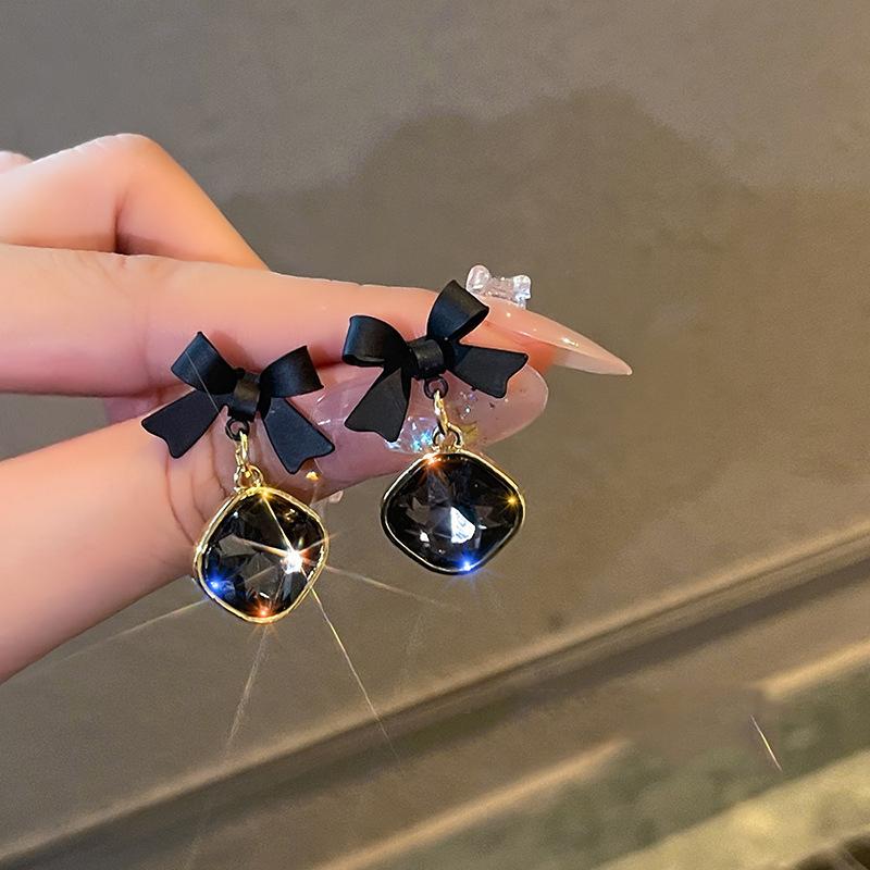 Korean Elegant Lady Black Zircon Bow Dangle Earring3