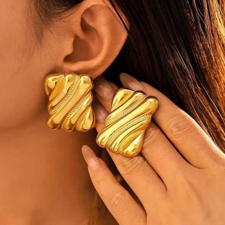 Luxurious Anti-Tarnish adorable square earring