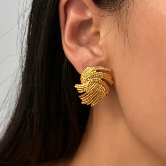 Anti-Tarnish Metal Twisted beatiful Gold Earring