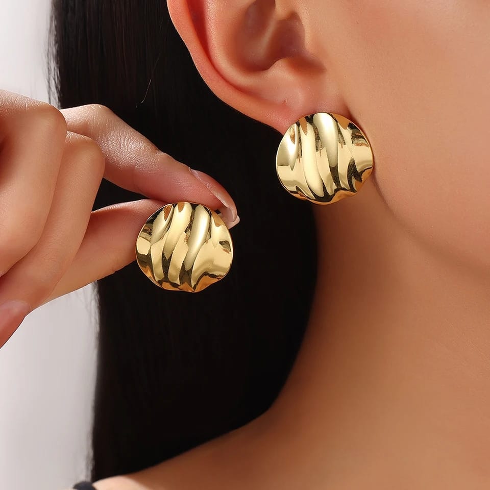 Anti-Tarnish Stainless Steel Wave Pattern Round Shape 18K Gold Plated Stud Earring