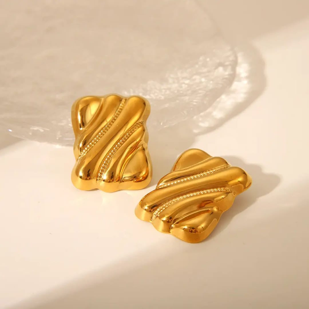 Luxurious Anti-Tarnish adorable square earring