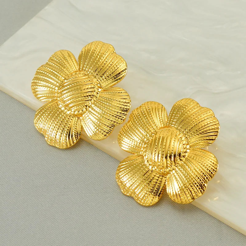 Luxurious anti tarnish Gold flower matt finish earring