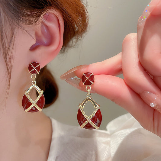Korean Exquisite and elegant geometric earrings with a touch of luxury3
