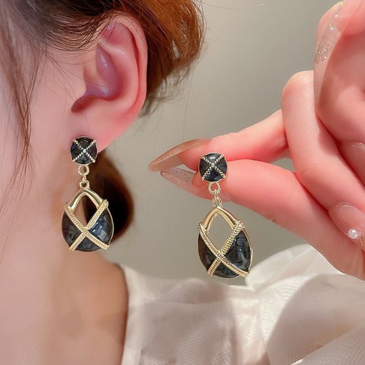 Korean Black Gold Luxurious Earring3