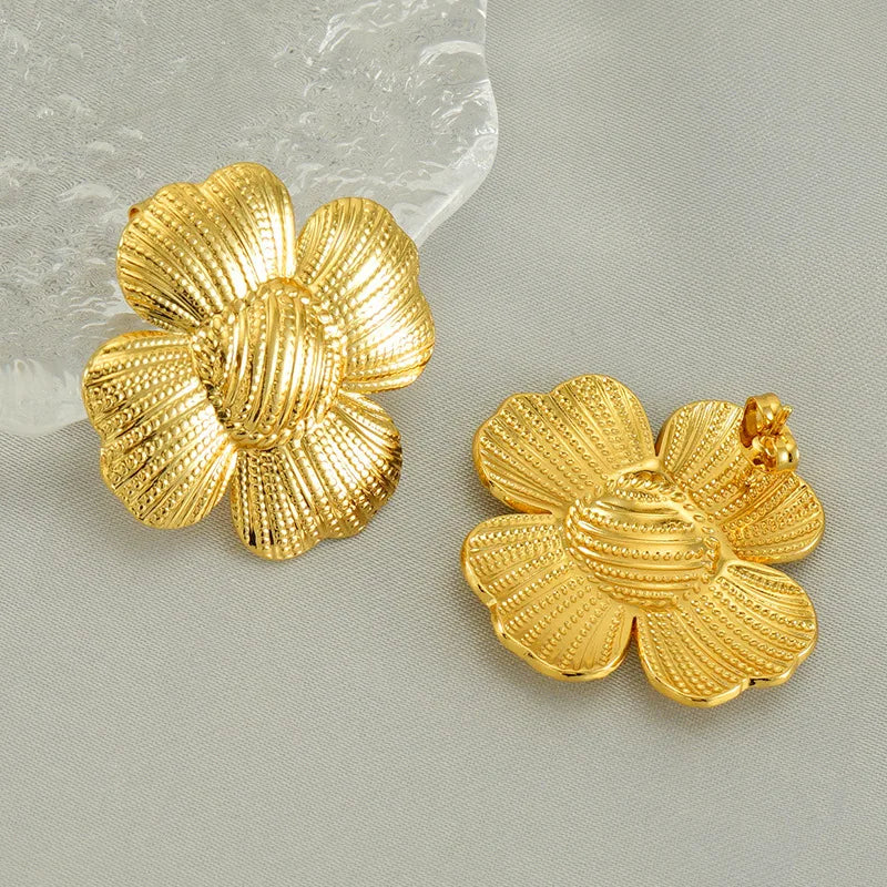 Luxurious anti tarnish Gold flower matt finish earring
