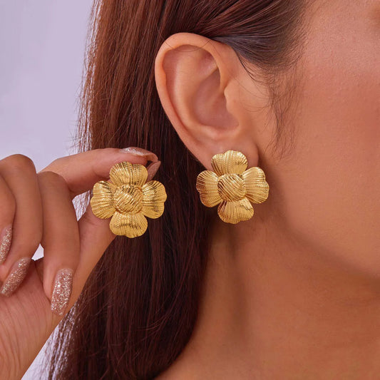 Luxurious anti tarnish Gold flower matt finish earring