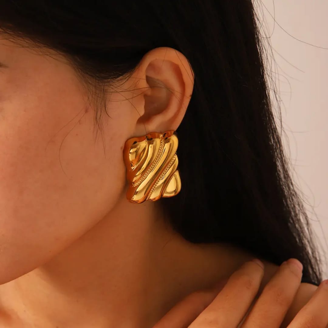 Luxurious Anti-Tarnish adorable square earring
