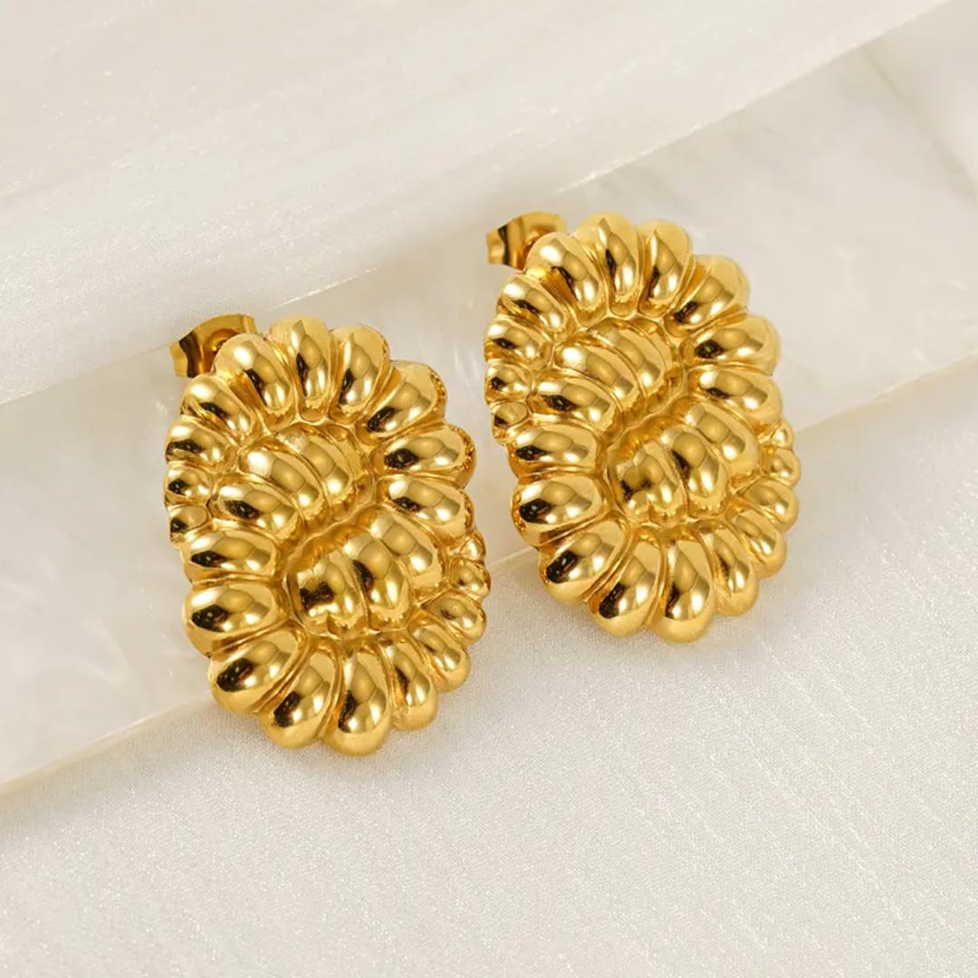 Luxurious Unique Anti Tarnish Gold Earring for women