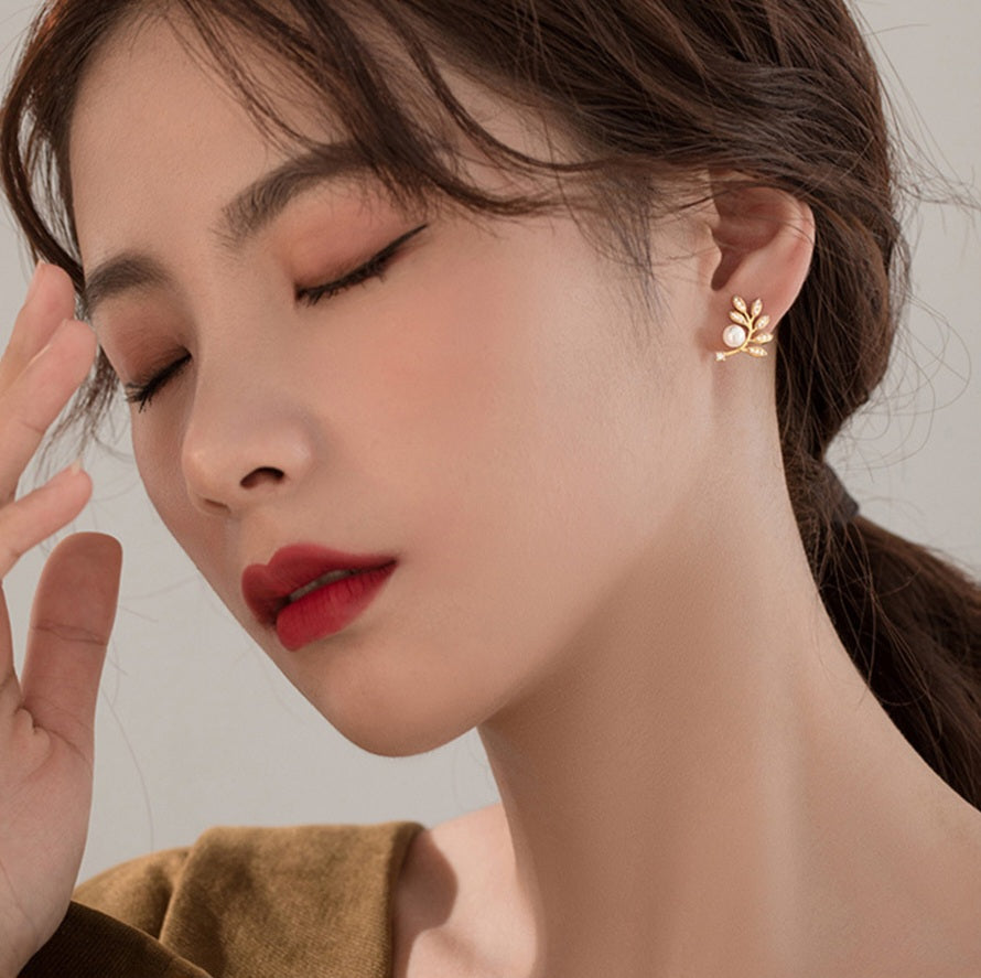Korean Leaf Pearl Luxurious Rhinestone Stud Earring3