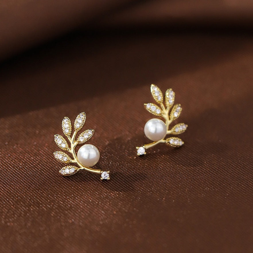 Korean Leaf Pearl Luxurious Rhinestone Stud Earring3
