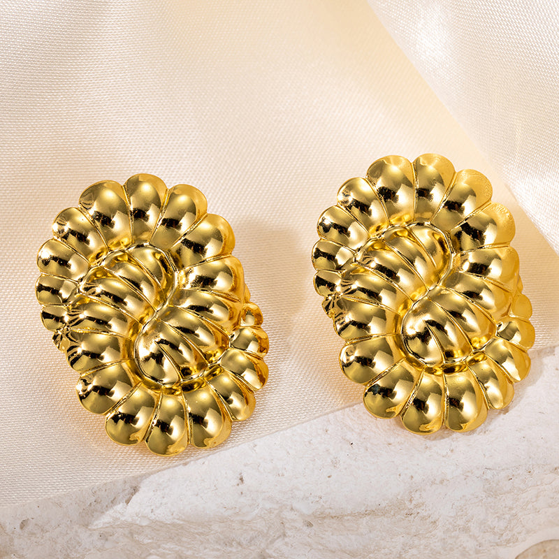 Luxurious Unique Anti Tarnish Gold Earring for women