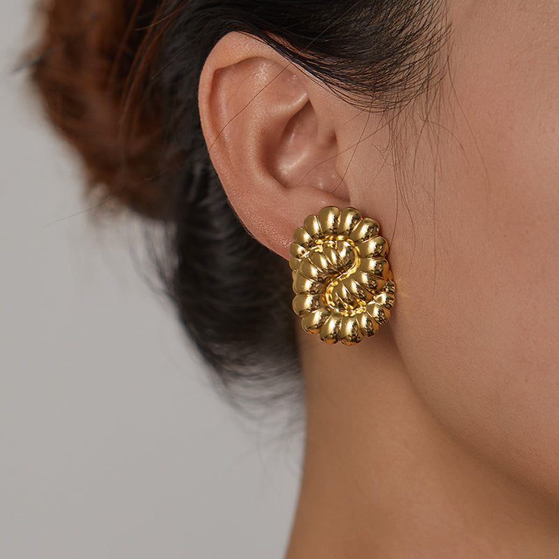 Luxurious Unique Anti Tarnish Gold Earring for women