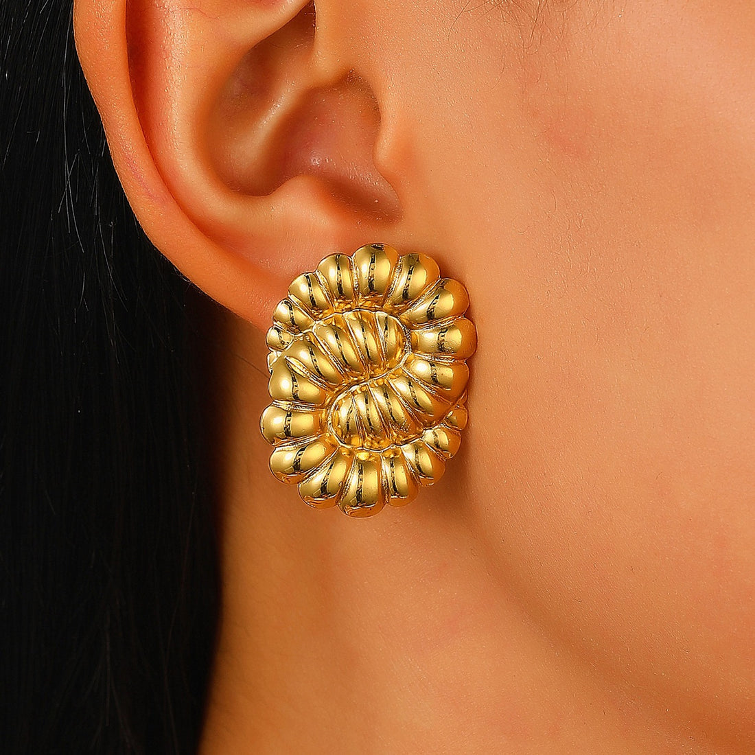 Luxurious Unique Anti Tarnish Gold Earring for women