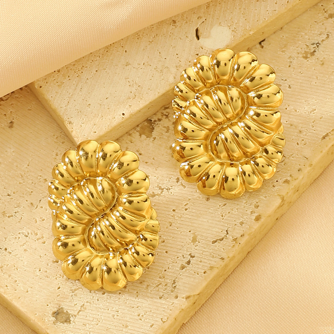 Luxurious Unique Anti Tarnish Gold Earring for women