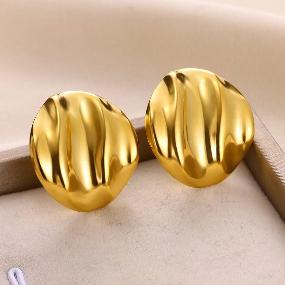 Anti-Tarnish Stainless Steel Wave Pattern Round Shape 18K Gold Plated Stud Earring