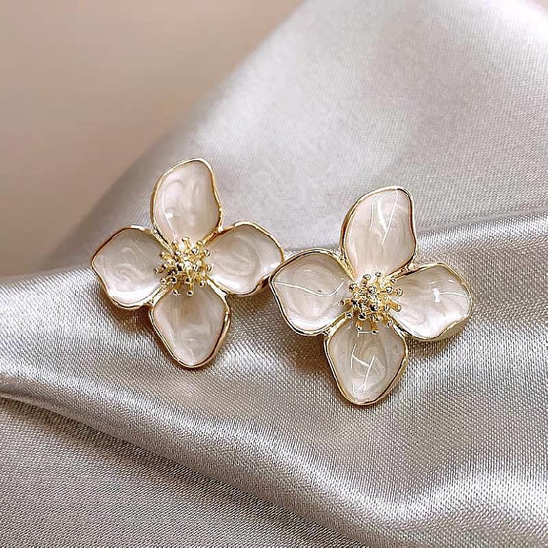 Korean white and gold premium Earring
