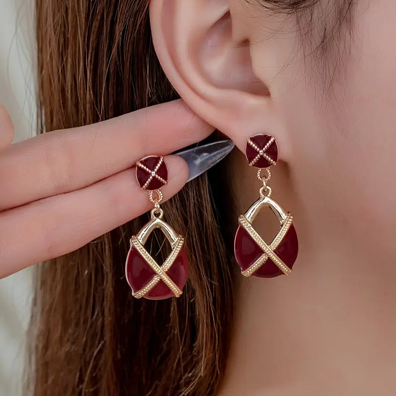 Korean Exquisite and elegant geometric earrings with a touch of luxury