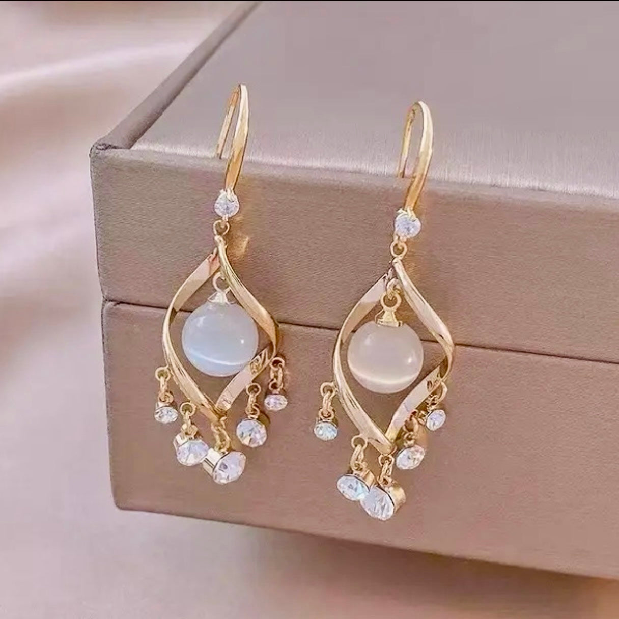 Korean Beautiful Drop Earring Gold3