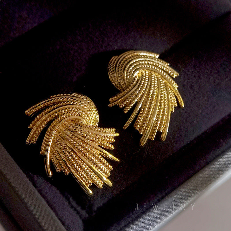 Anti-Tarnish Metal Twisted beatiful Gold Earring