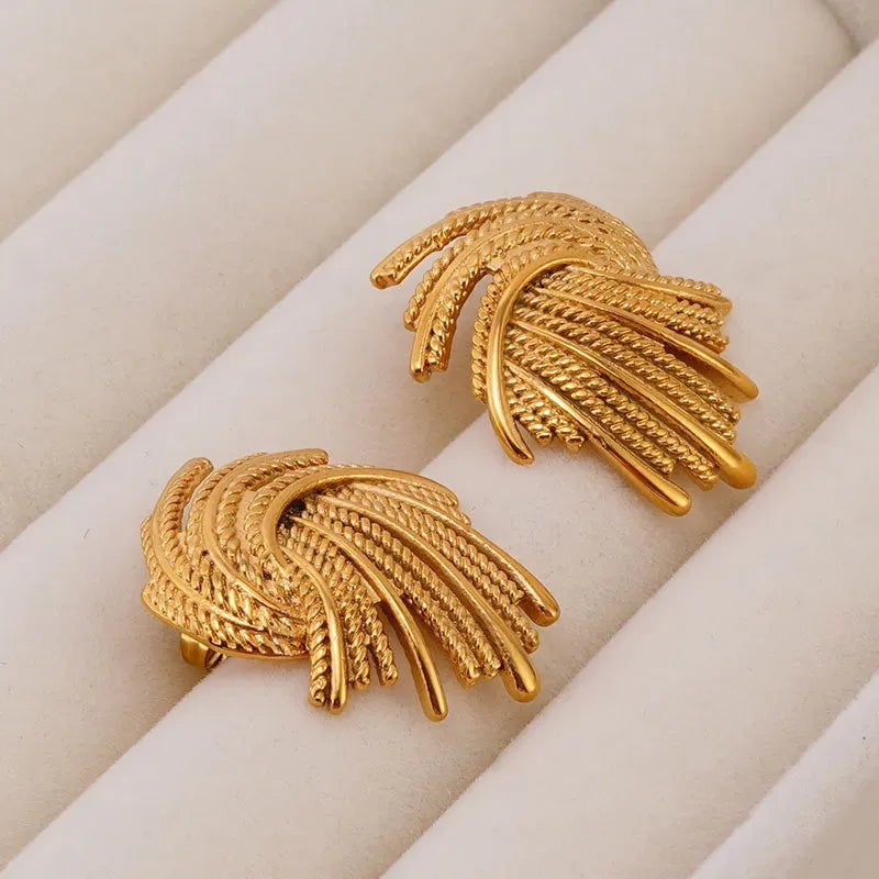 Anti-Tarnish Metal Twisted beatiful Gold Earring